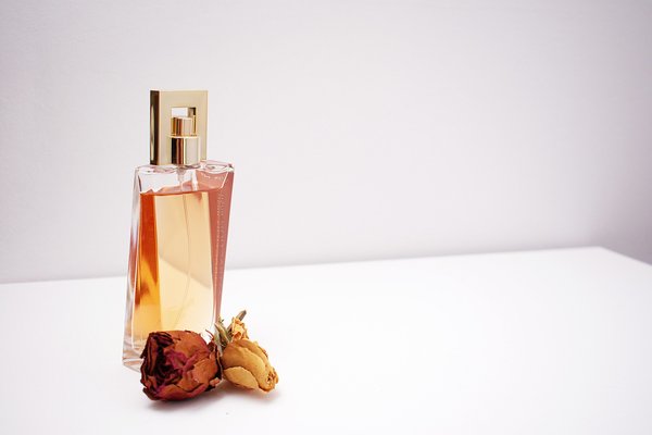 Les alternatives abordables aux parfums de luxe : une révolution accessible